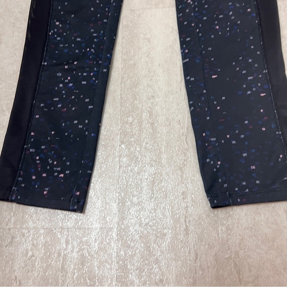 Motherhood Maternity workout leggings mesh medium - Picture 2 of 10